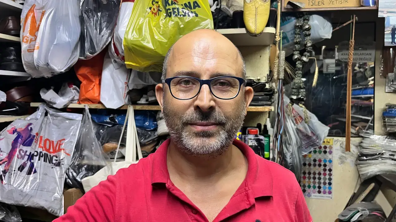 Alanya'da Öğretmeninin Kundurasına Baktı Hayatı Değişti: "Galiba Bu İşin Son Ustalarıyız" 7