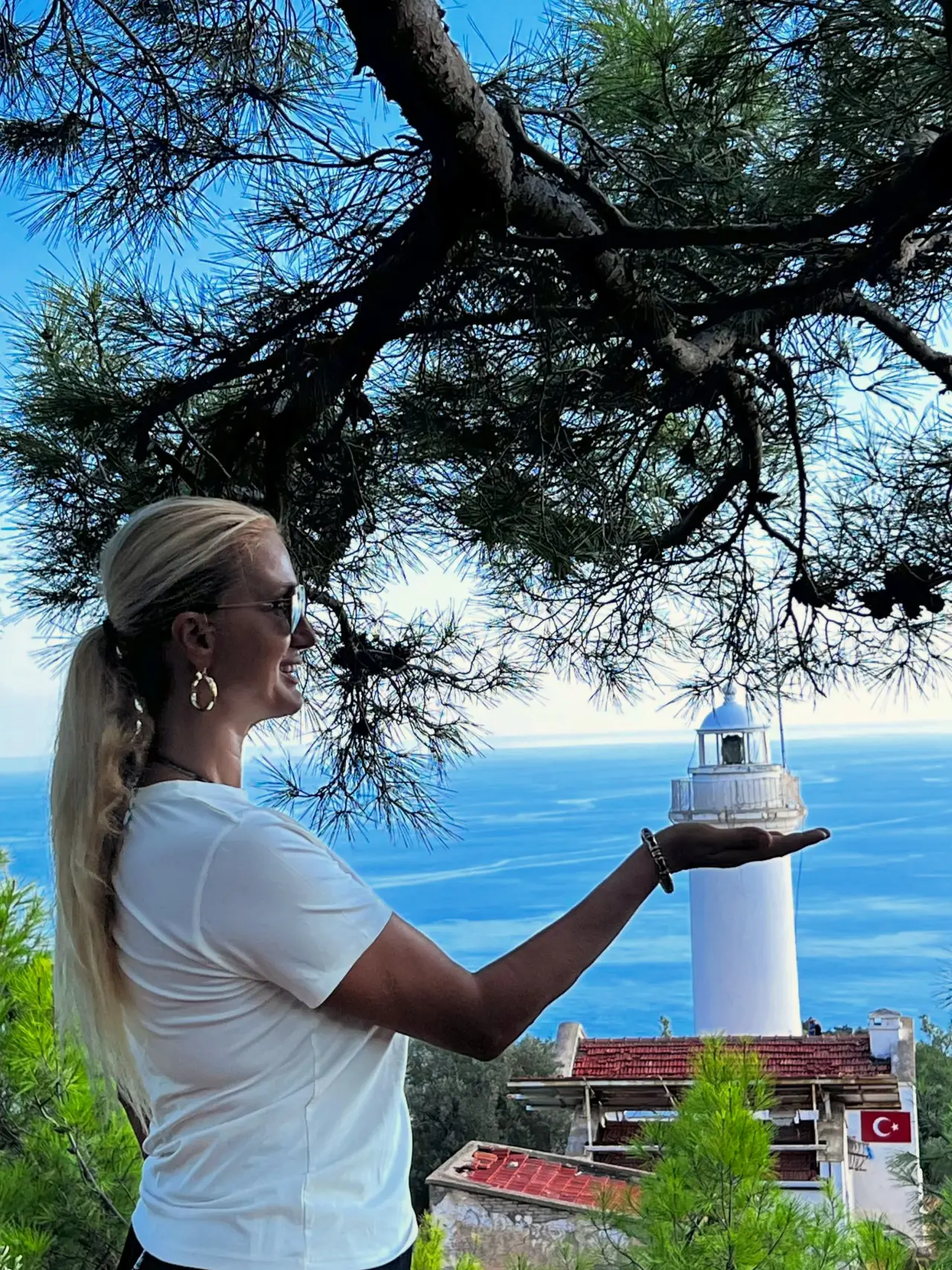 Tuğba Özay’ın Gelidonya Feneri Paylaşımı Ses Getirdi 1
