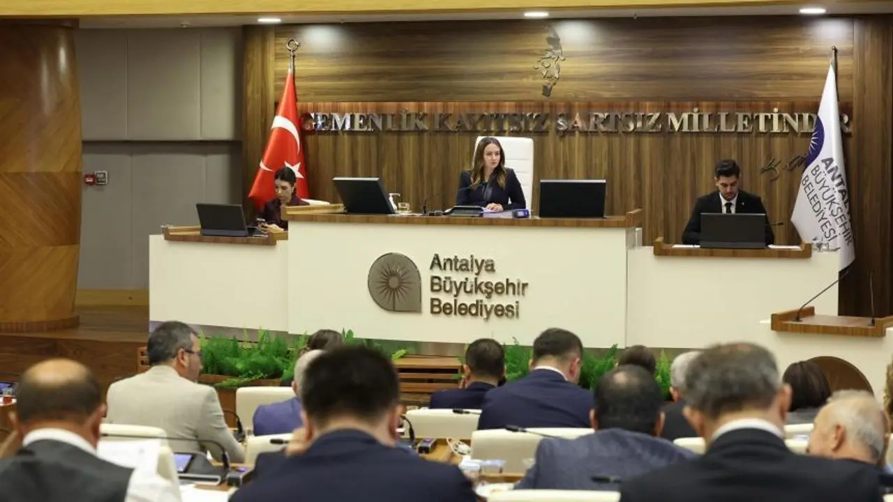 Antalya Büyükşehir Meclisi'nde kabinler geldi: Büşra Özdemir koltuğunu devretti! - Antalya Körfez Gazetesi