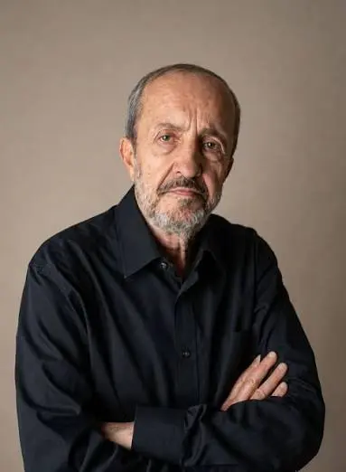 Vefat Haberi! Sinemamızın ve tiyatromuzun emektar oyuncusu Can Kolukısa  hayatını kaybetti. Merhuma Allah'tan rahmet, sevenlerine başsağlığı  diliyorum. Mekani cennet olsun 🌹