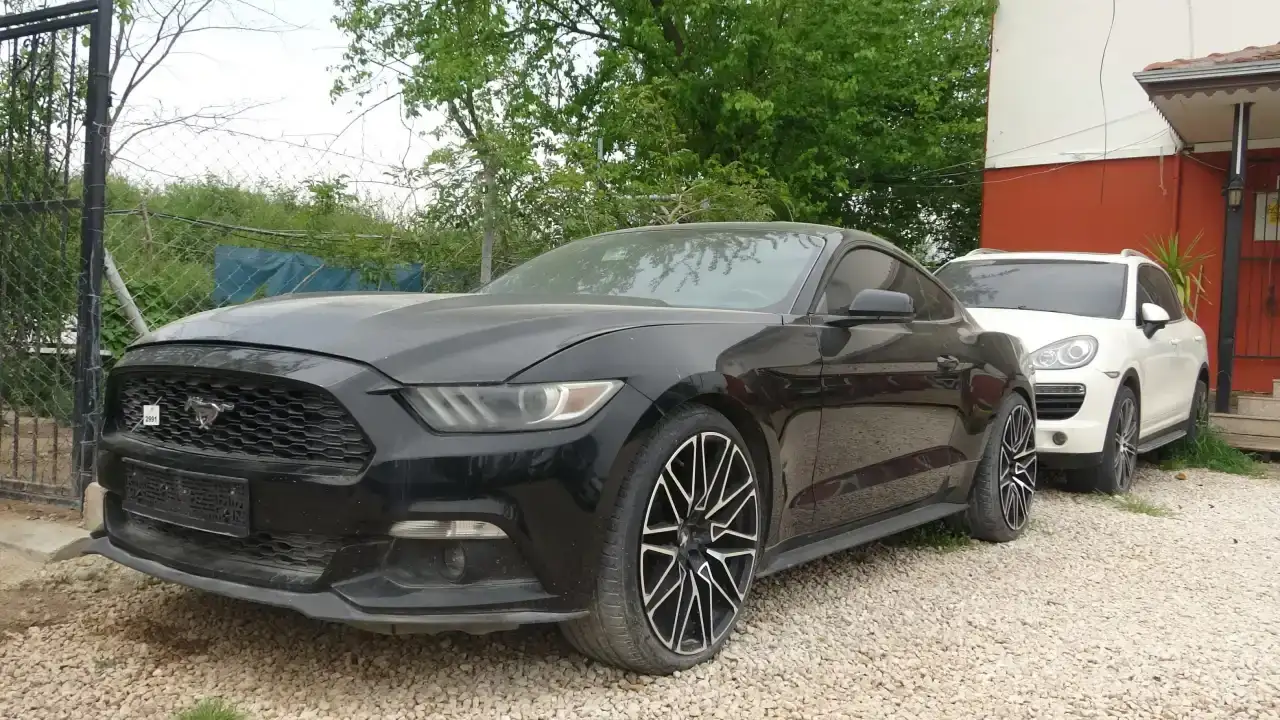 antalyada-yediemin-otoparklarinda-araclar-curuyor-binlerce-arac-yillardir-bekliyor