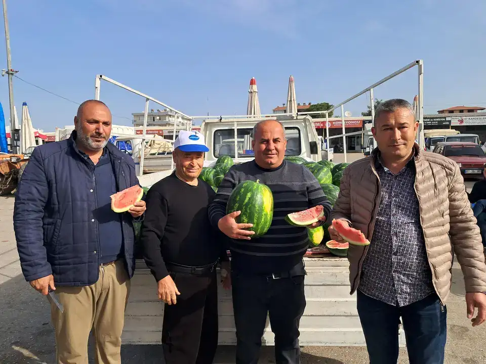 antalyada-yilin-ilk-yerli-karpuzu-tezgahta