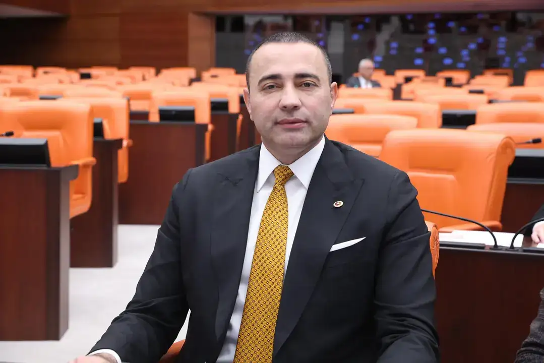iyi-parti-antalya-baskani-ey-aykut-kaya-sen-de-parti-degistirmedin-mi