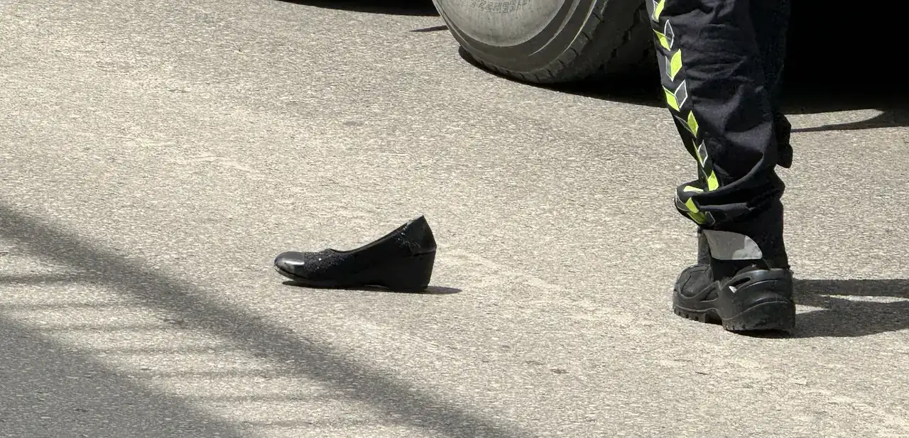 kepezde-mendil-satarken-tirin-altinda-can-verdi