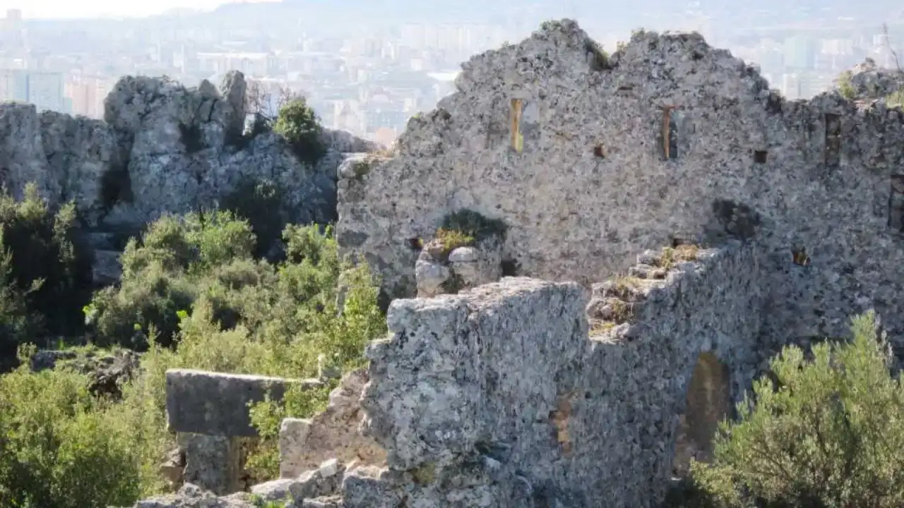 modern-antalya-antik-antalyayi-yuttu